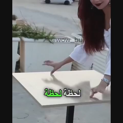 Table industrielle carrée – Effet bois | 68 × 68 cm